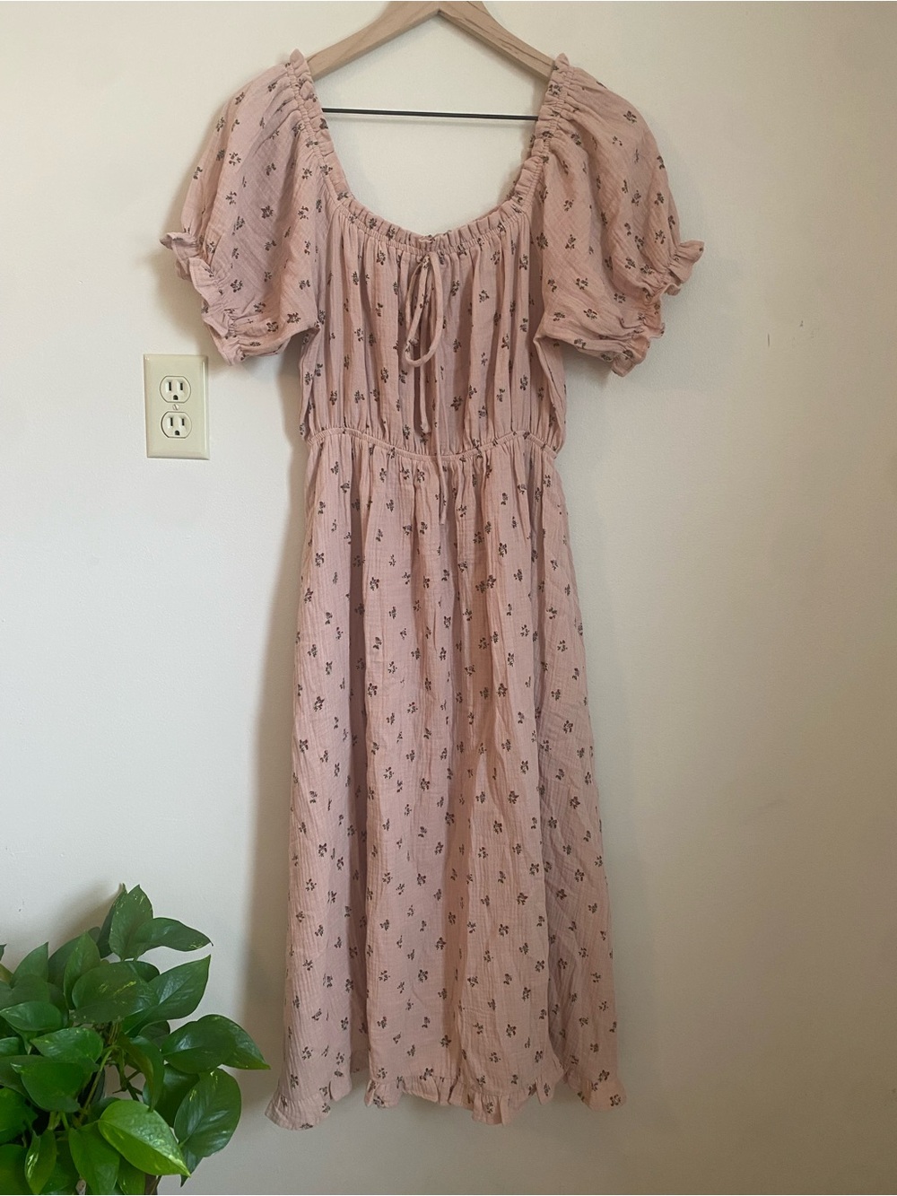 Soft Pink Floral Midi Dress with Puff Sleeves